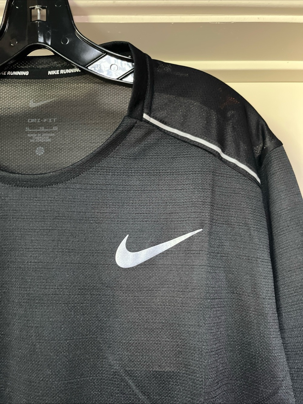 Mens XL Nike Dri-FIT Miler Running Short Sleeve Shirt Black Mesh New AJ7565-010 - Picture 4 of 14